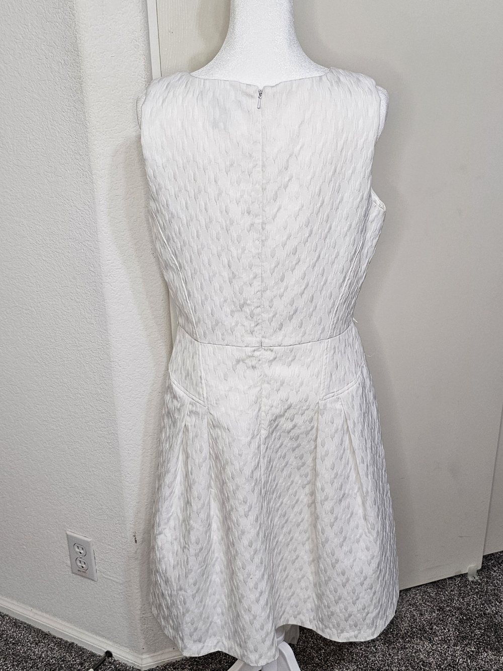 White House Black Market White Diamond Jacquard Sleeveless Midi Dress Sz 8 - Picture 4 of 6